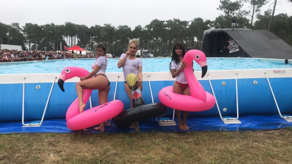 sexy gogo piscine bouées